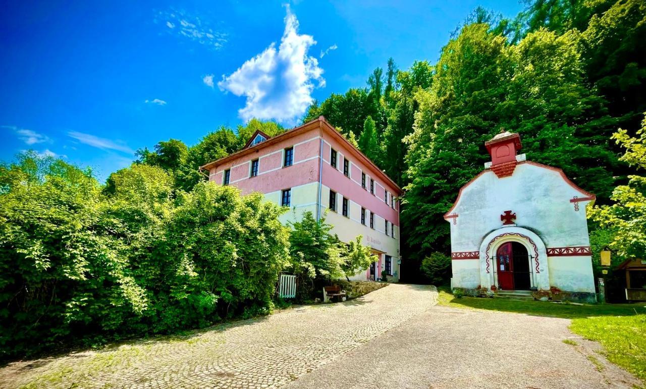 Haraburdi Recyclart Hotel Kostelec nad Orlicí 外观 照片