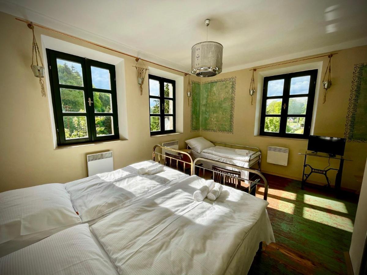 Haraburdi Recyclart Hotel Kostelec nad Orlicí 外观 照片