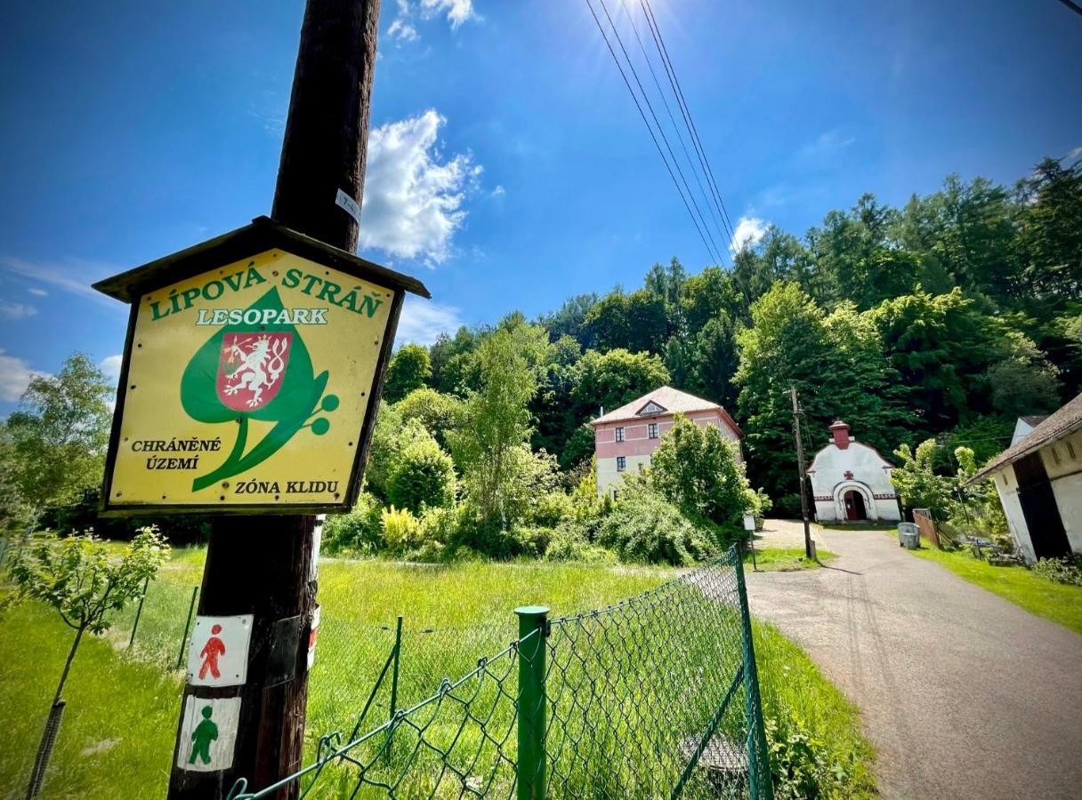 Haraburdi Recyclart Hotel Kostelec nad Orlicí 外观 照片