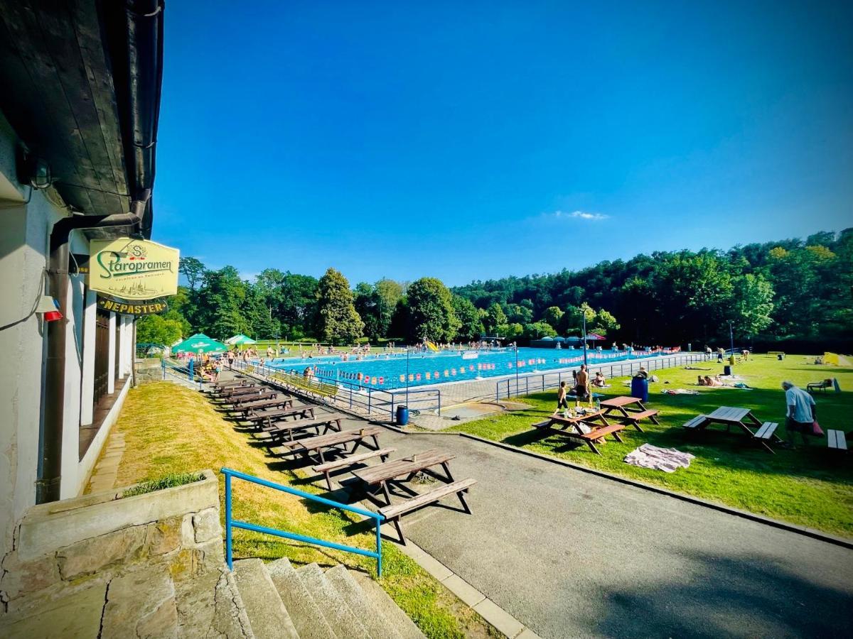 Haraburdi Recyclart Hotel Kostelec nad Orlicí 外观 照片