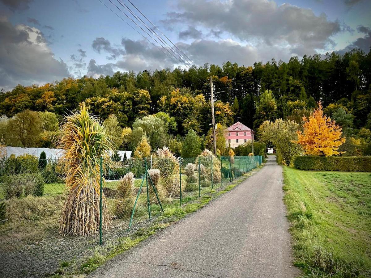 Haraburdi Recyclart Hotel Kostelec nad Orlicí 外观 照片